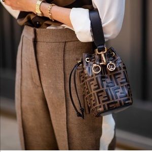 Meet your Posher, Samia